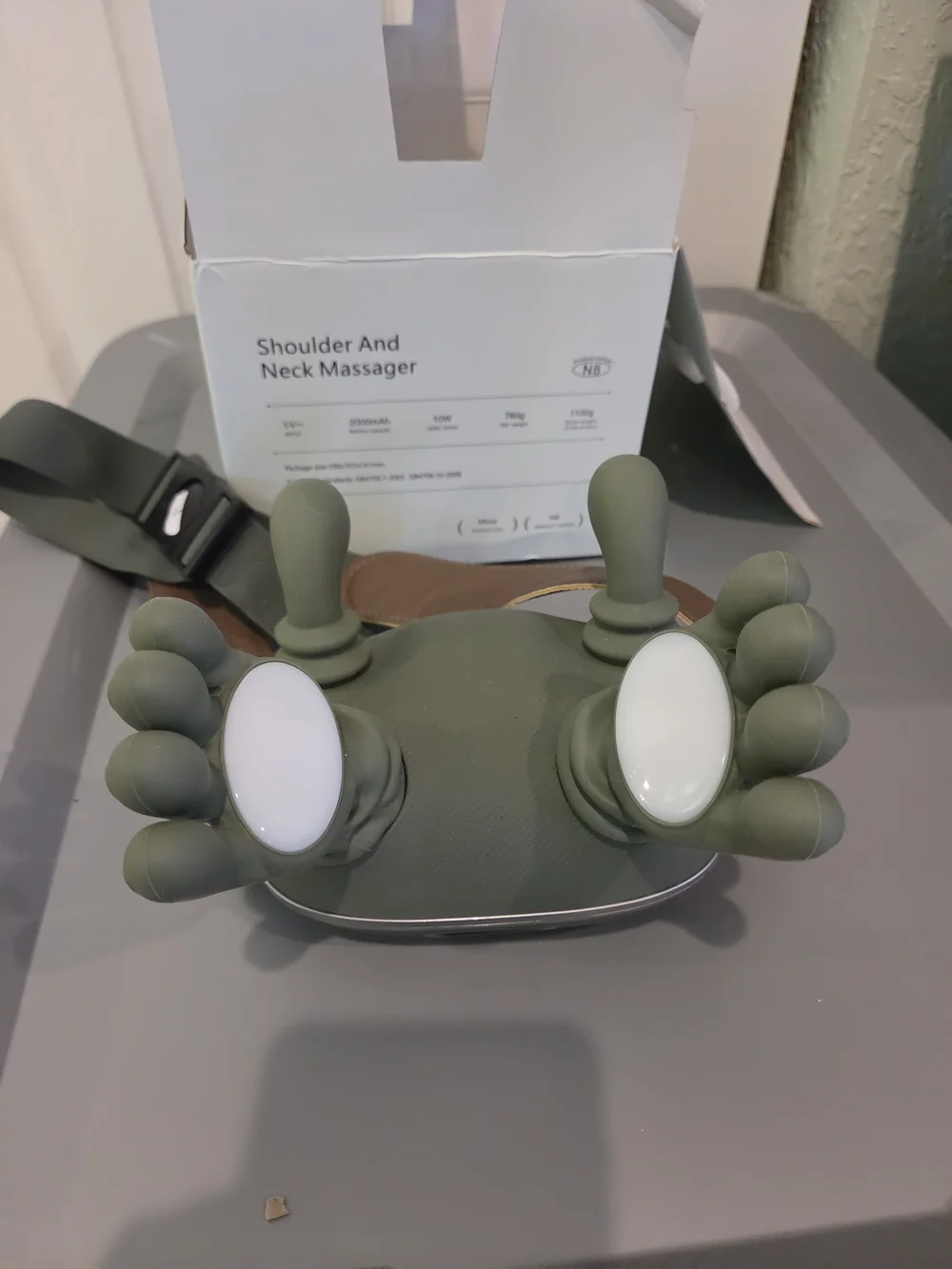 Portable Green Neck and Shoulder Massager - Handheld Relief - Picture 4 of 6